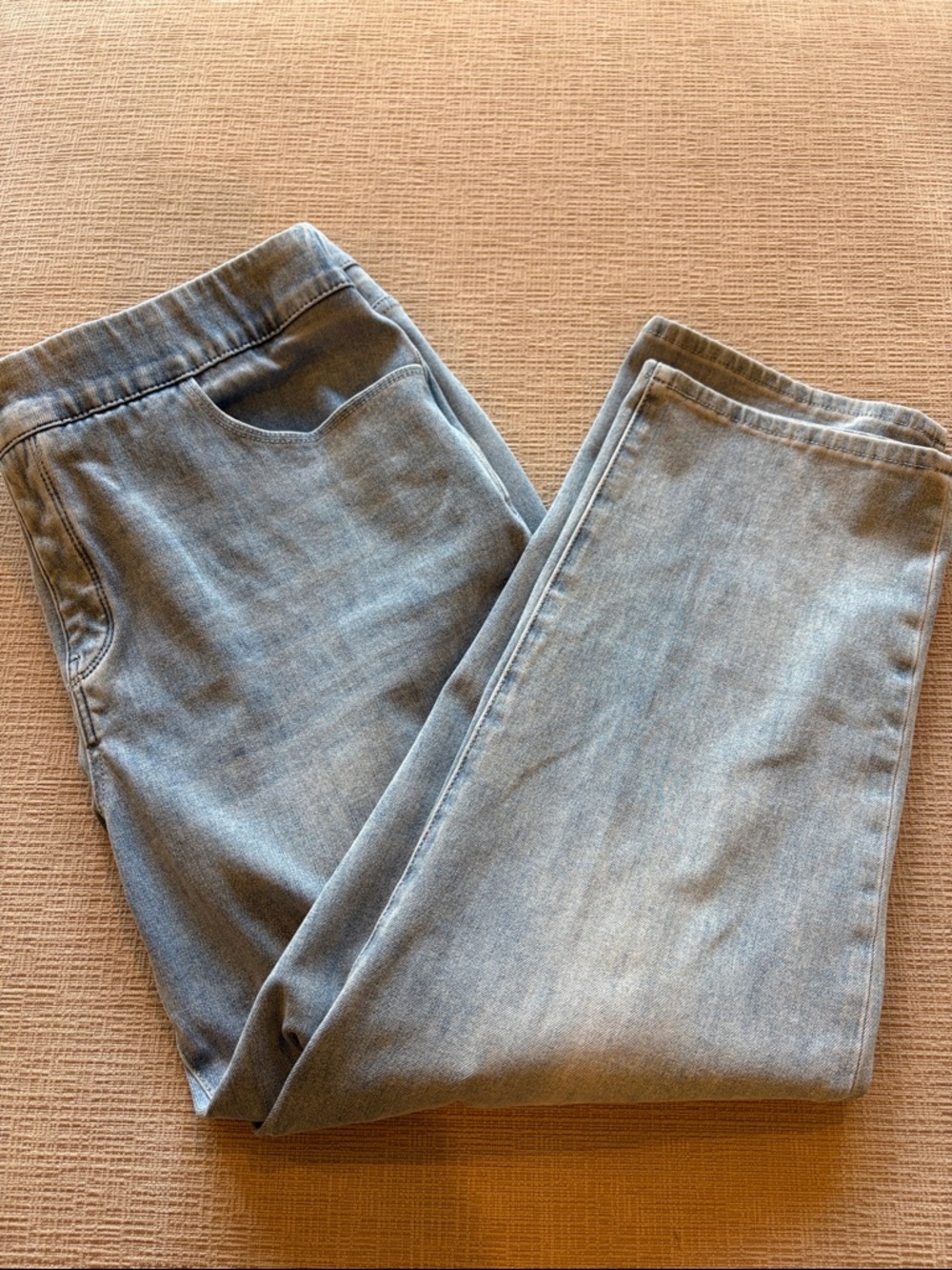 Soft surroundings pull on ankle jeans